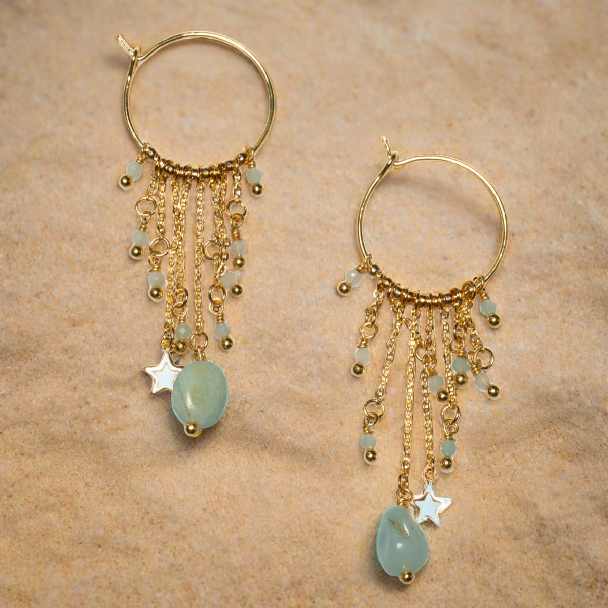 Boucles d'oreilles créoles chaîne avec perles en amazonite et verre, plaqué or