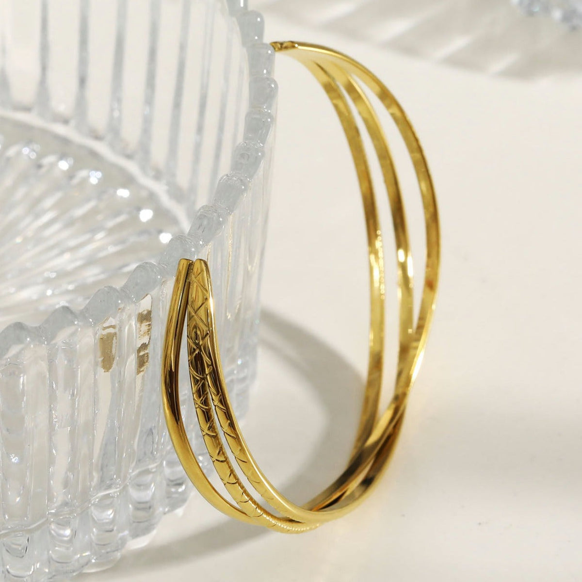 Style RENIE: Triple stacked Overpass Bracelet with Surface Notch Design