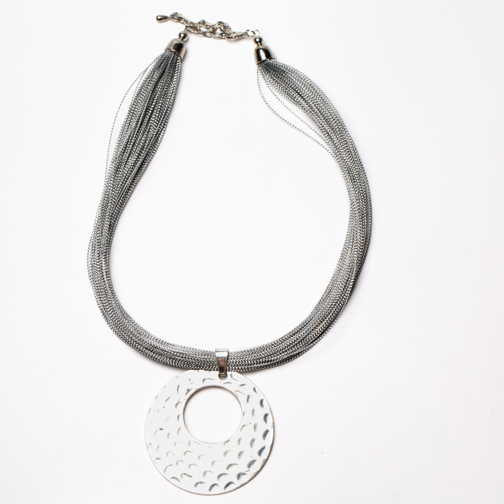 Collier à disque martelé sur fil multibrins