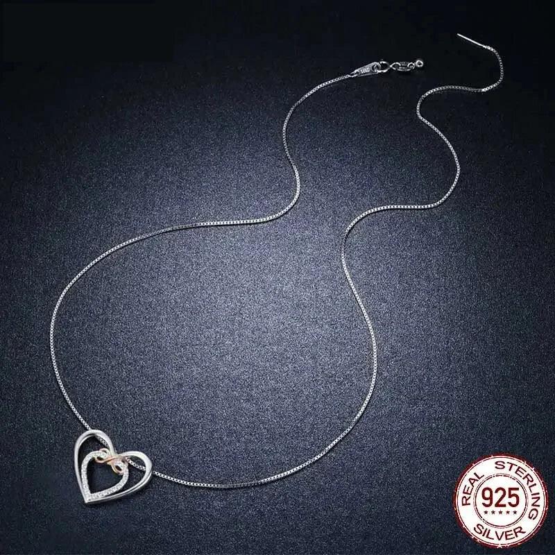 Cœurs Entrelacés : Collier Infini en Argent Sterling avec Double Cœur