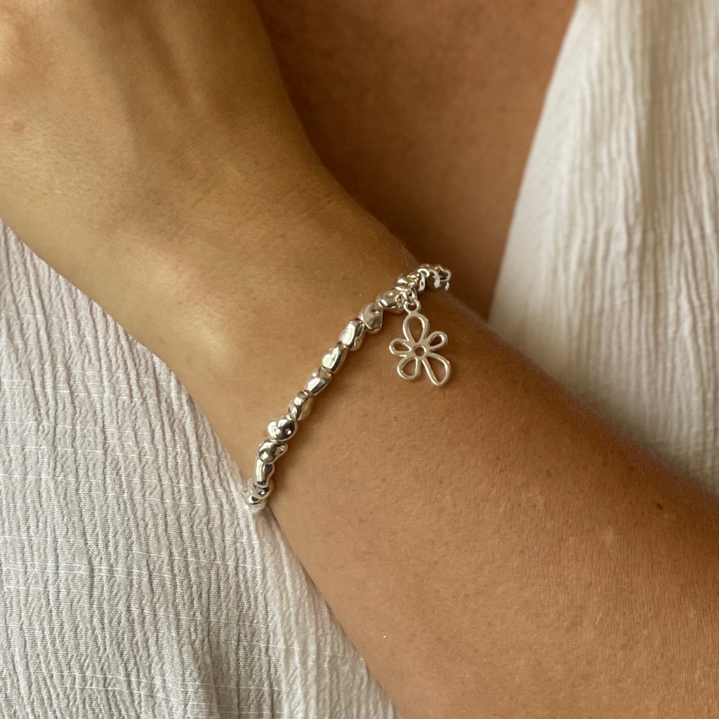 Bracelet pépite avec pendentif fleur en plaqué argent