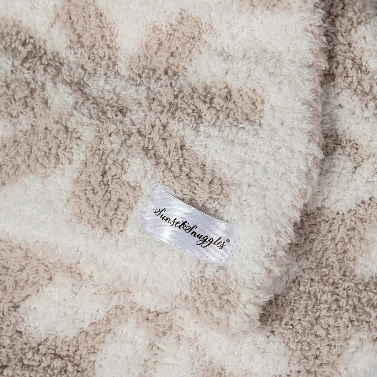 Blushing Beige and White Daisy Print Toddler Blanket