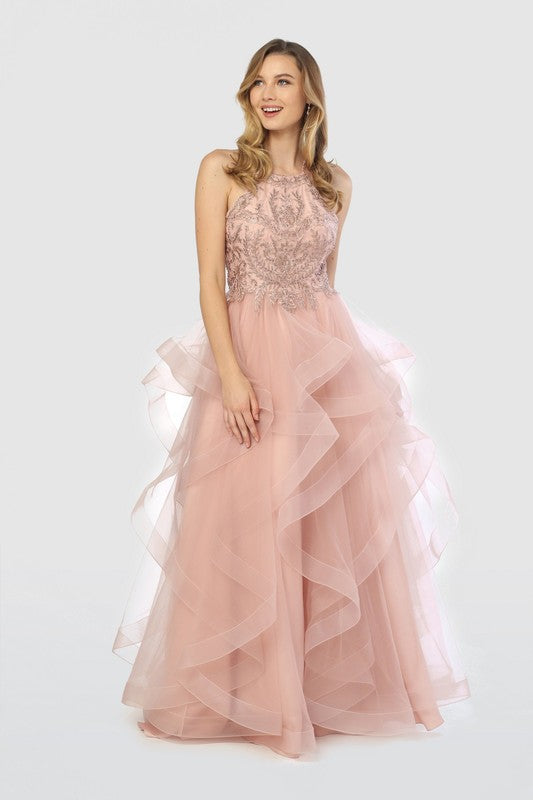Sublimez votre look avec cette robe envoûtante.