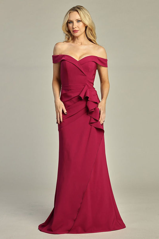 ROBE EN SATIN DÉCOLLETÉ ÉPAULES NUES