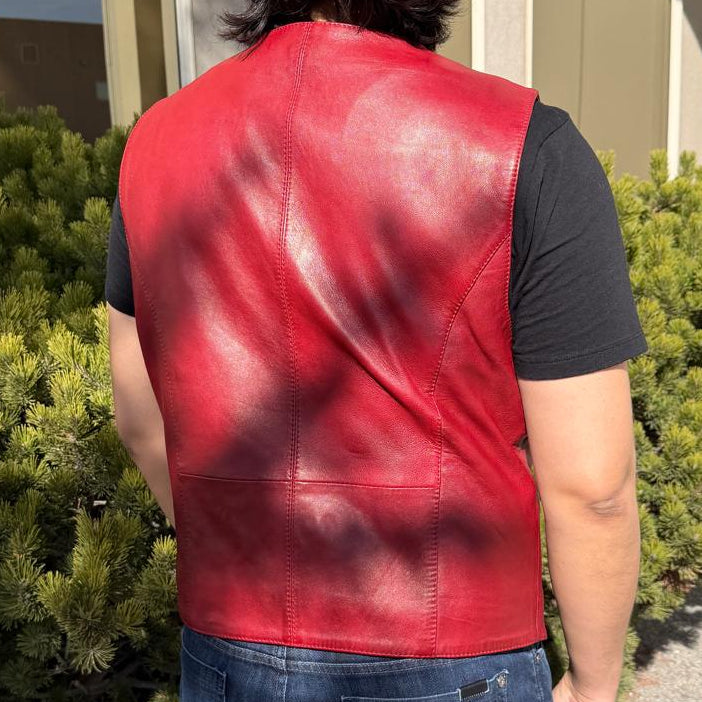 Gilet homme en cuir de mouton. Fermeture à pression et poches avant