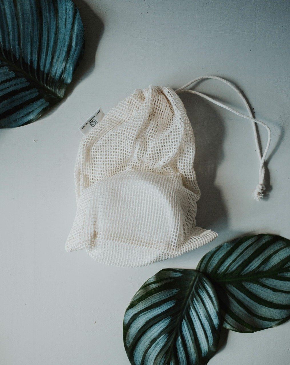 12 tampons démaquillants avec sac