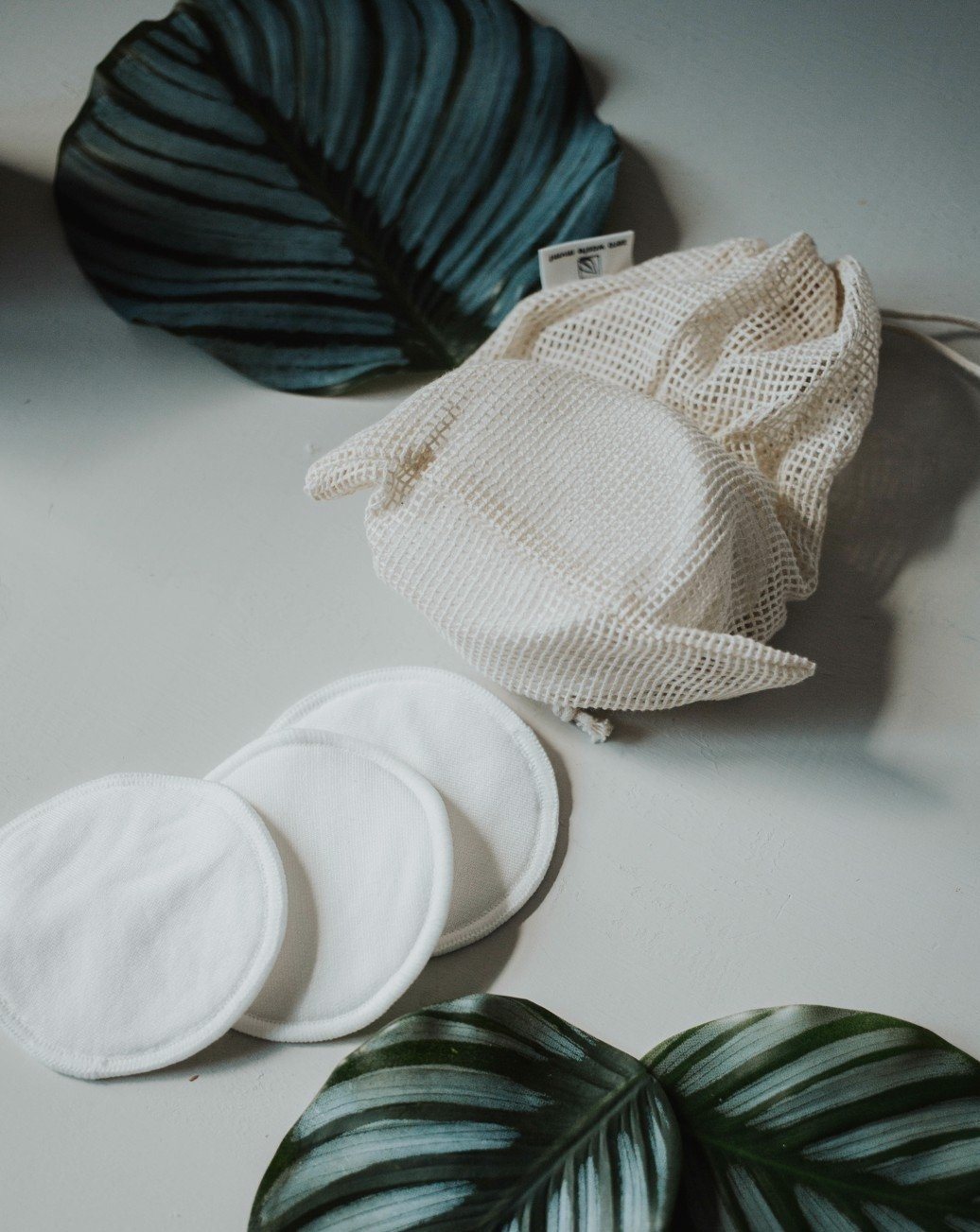 12 tampons démaquillants avec sac