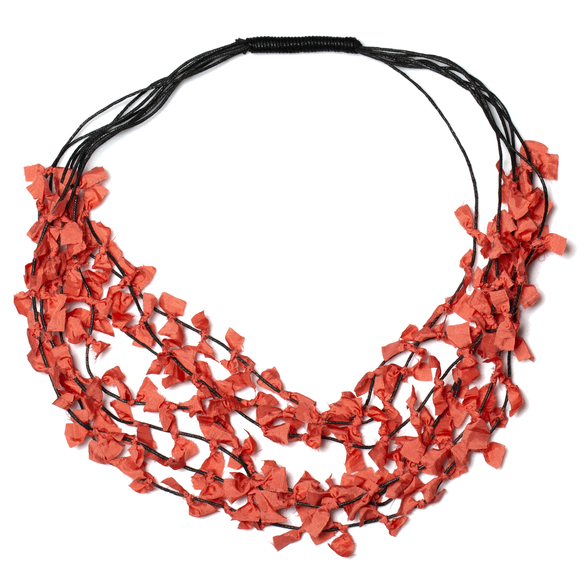 Collier en tissu multibrins