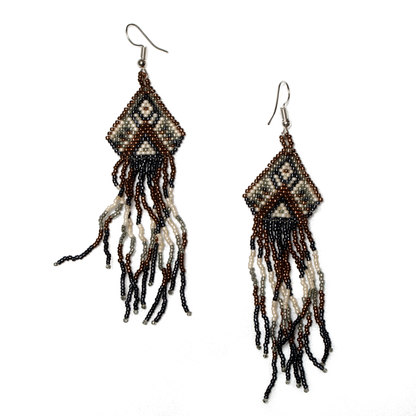 Boucle d'oreille perlée de style aztèque