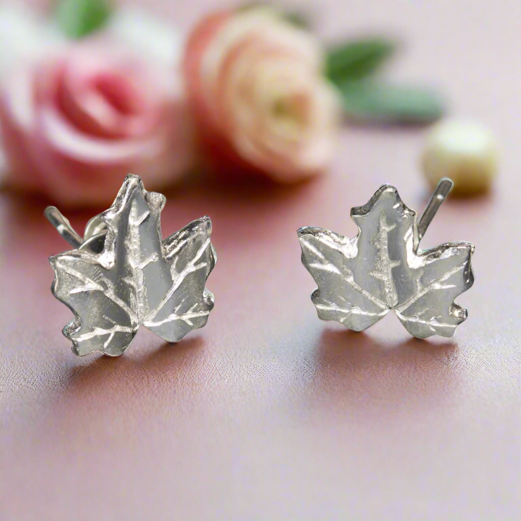 Clous d'oreilles feuille d'érable - Plaqué argent