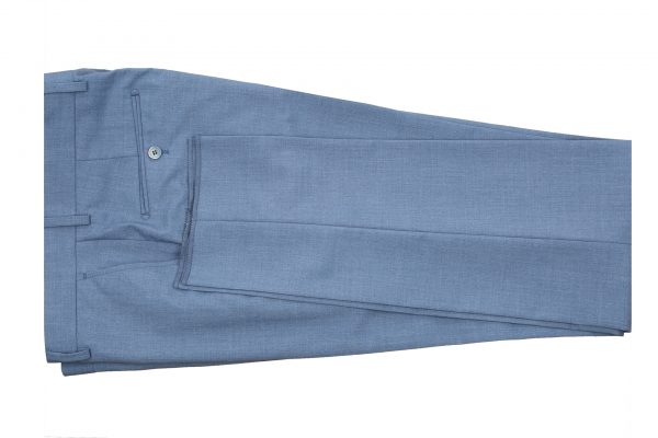CRÉEZ VOTRE TENUE : Costume ajusté bleu clair (le forfait comprend un costume 2 pièces, une chemise, une cravate ou un nœud papillon, une pochette assortie et des chaussures)