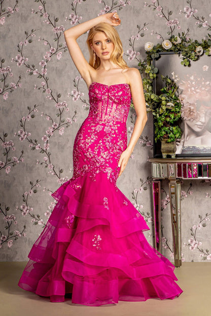 Robe longue sirène à jupe volantée, bustier transparent et sequins en maille