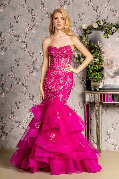 Robe longue sirène à jupe volantée, bustier transparent et sequins en maille