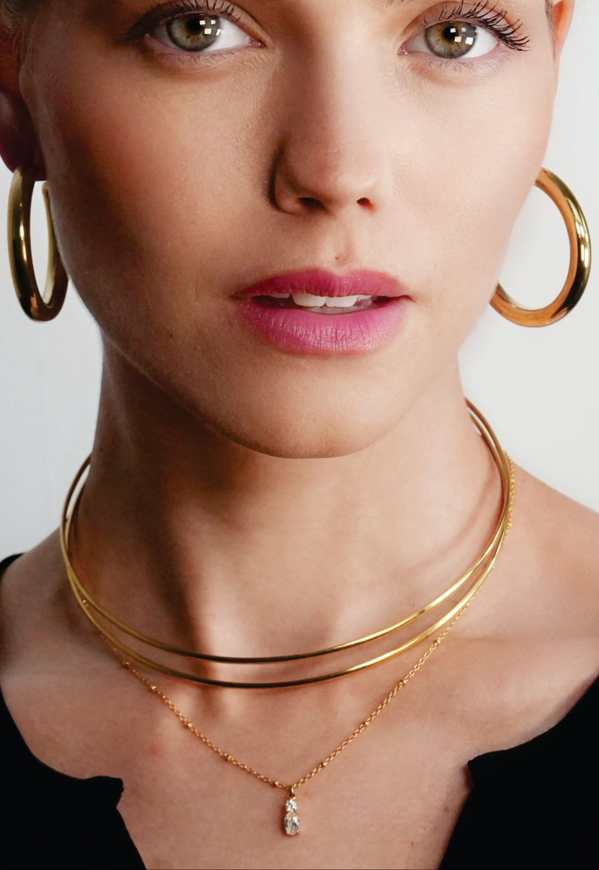 BOBOYI Gold: Mid Width Smooth Finish Effortless Day-to-Night Hoops