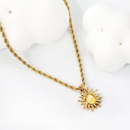 Collier Pendentif Soleil Rayonnant