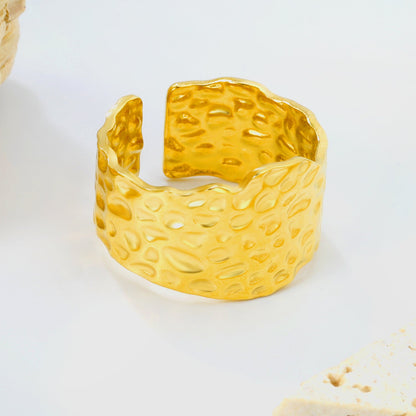 Bague de luxe motif froissé