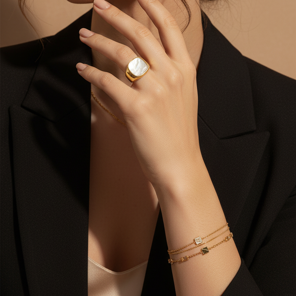 Bague Carrée en Or avec Opale