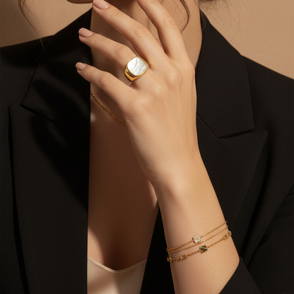 Bague Carrée en Or avec Opale