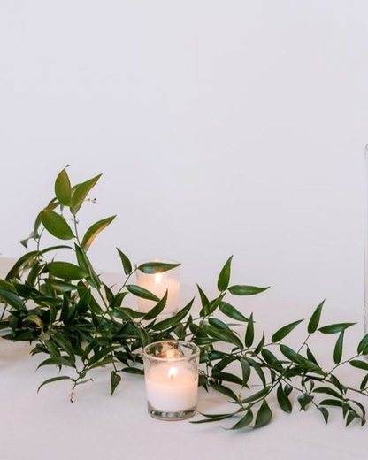 Chemin de table guirlande fraîche - Eucalyptus, Gypsophile, Ruscus