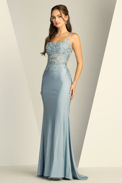 ROBE AJUSTÉE PAILLETTES ET DENTELLE