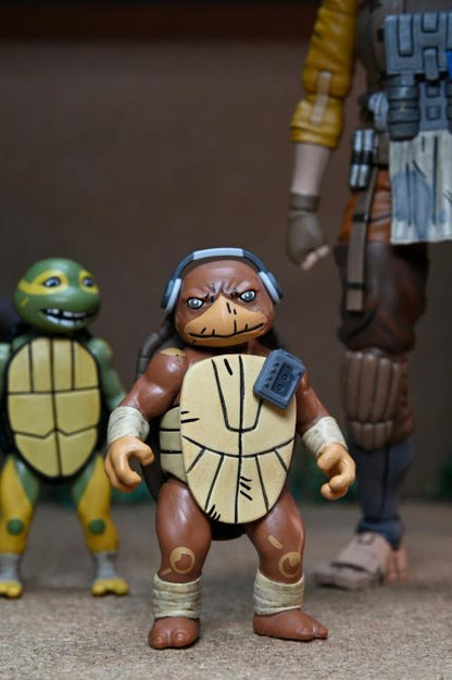 Teenage Mutant Ninja Turtles: The Last Ronin - Les années perdues Grammy April avec bébé Yi et Moja