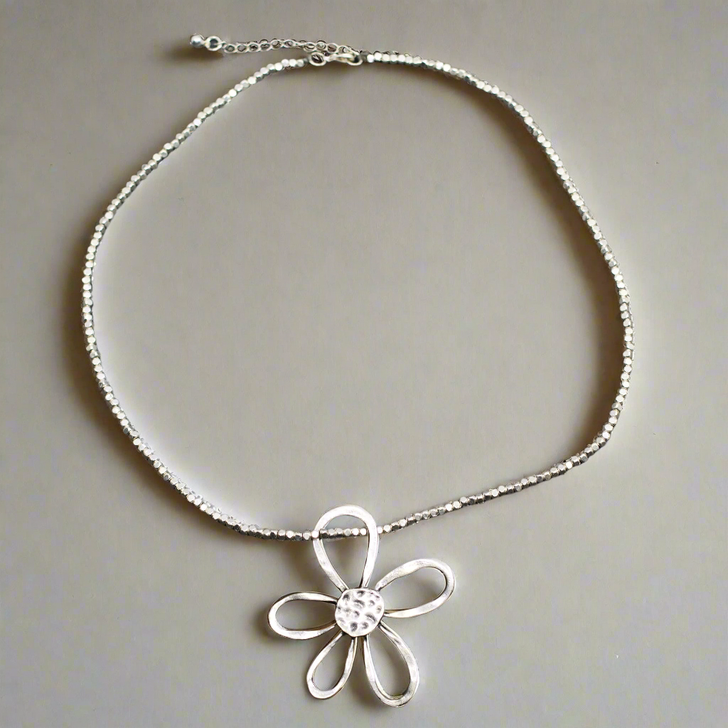 Collier fleur ouverte en plaqué argent