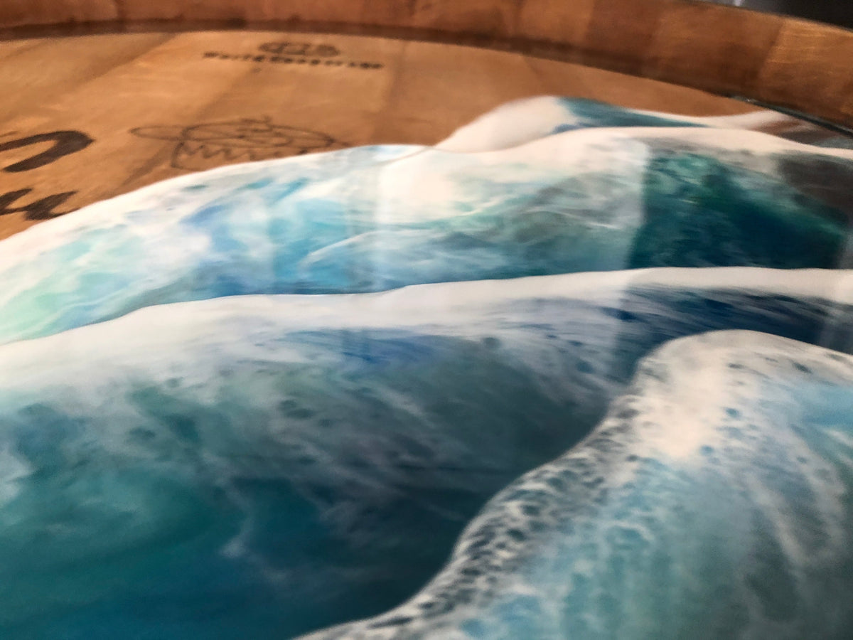 Vagues océaniques en tonneau de vin