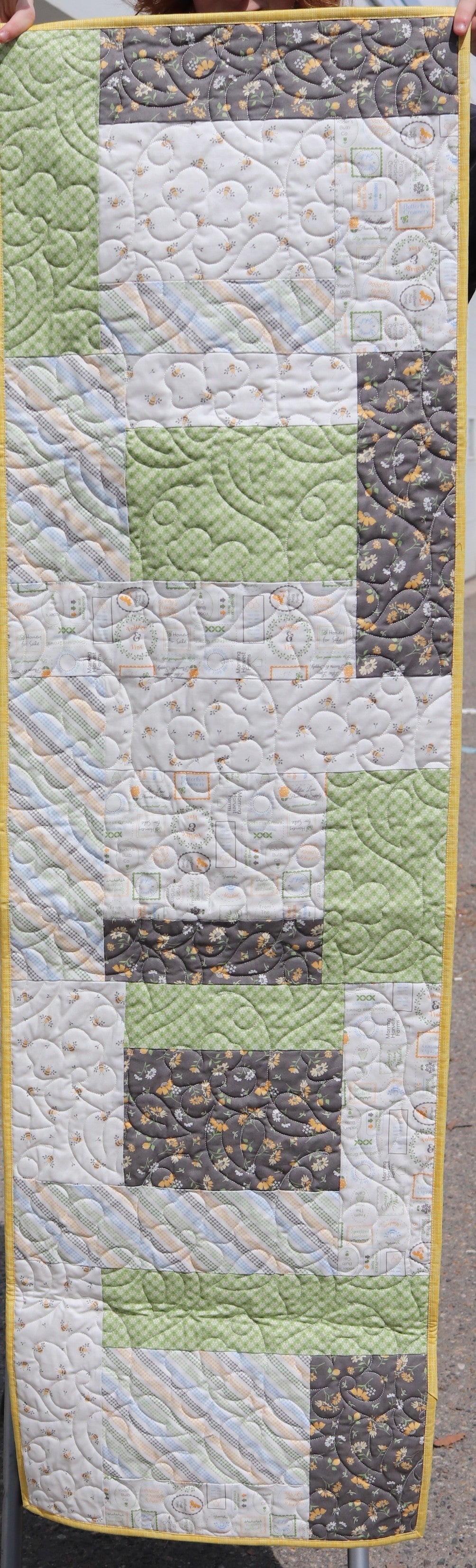 Store Sample- Table Runner - Bees