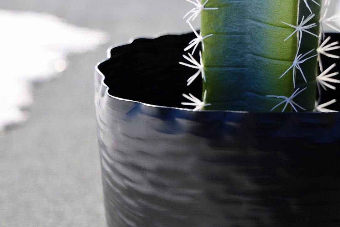 Ponche - Pot de fleurs noir en laiton
