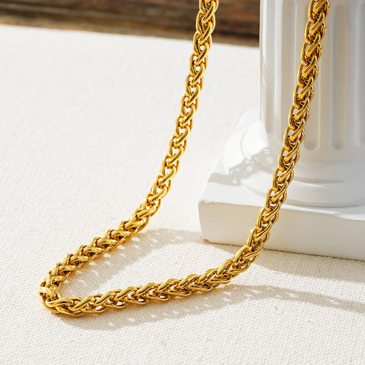 Style ABBOT: Interwoven Oval Hoop Chunky Necklace