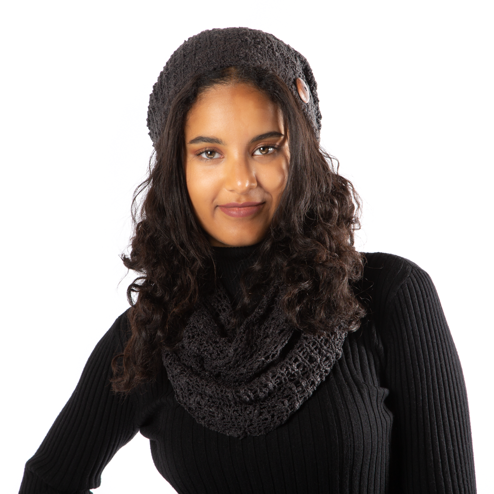 Bonnet tricoté en popcorn noir avec bouton