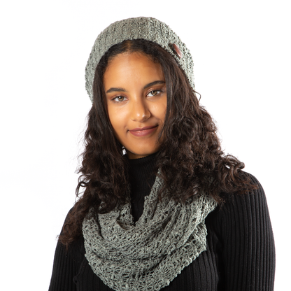 Bonnet en tricot popcorn gris avec bouton