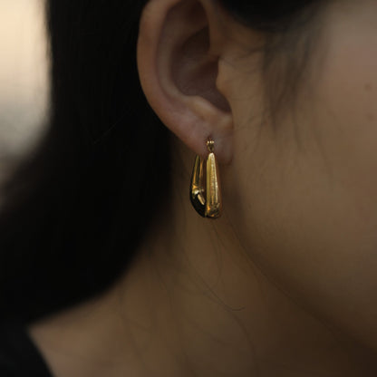 Boucles d'oreilles créoles mini triangle épaisses ANIKA en or