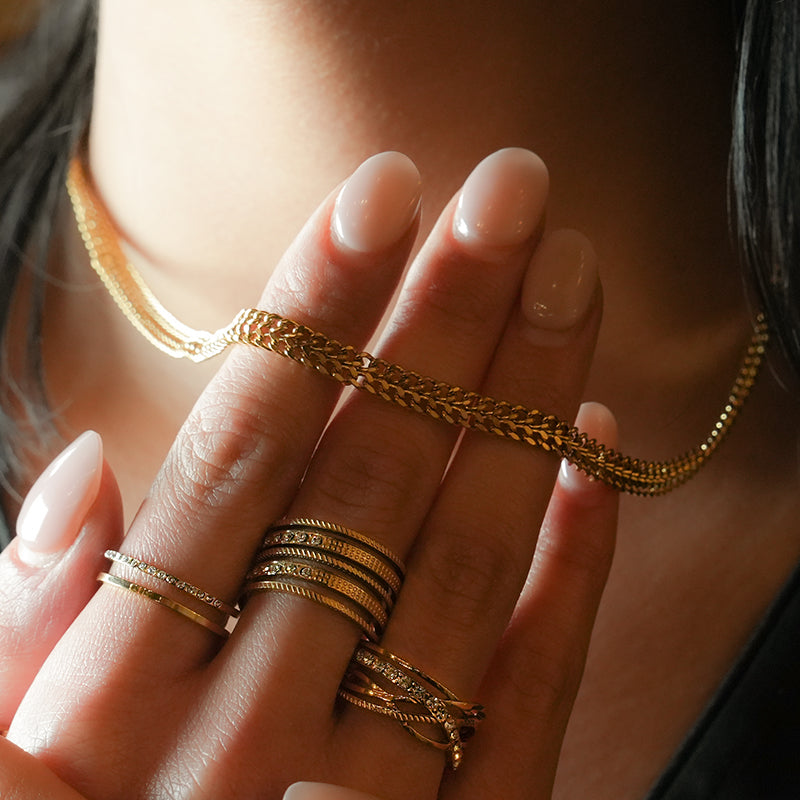 ANIMA : Collier simple à double chaîne, largeur XL et détails travaillés