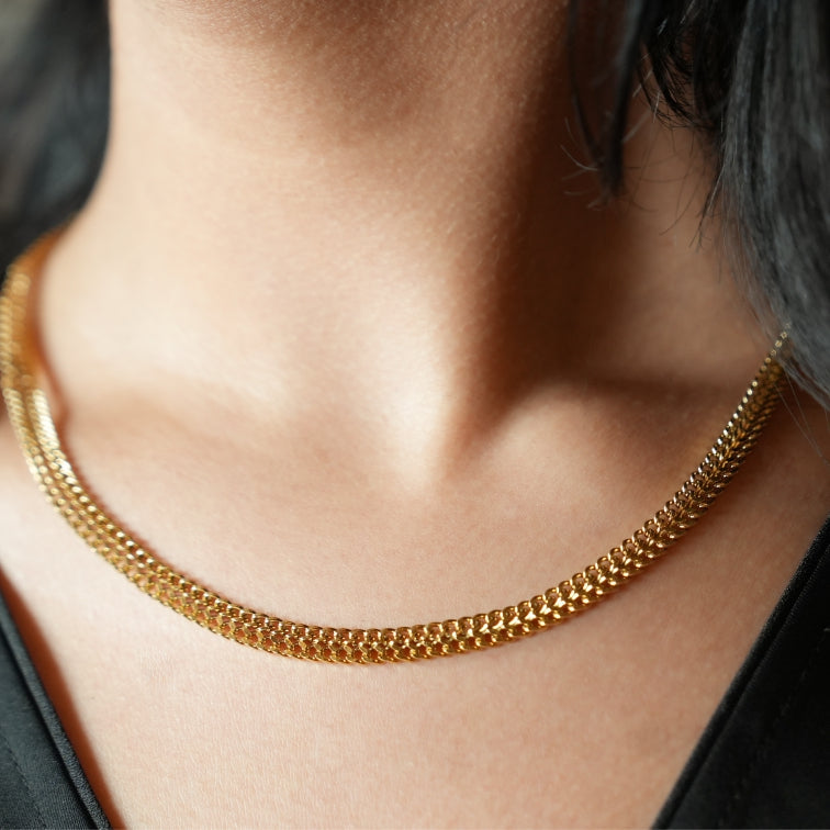 ANIMA : Collier simple à double chaîne, largeur XL et détails travaillés