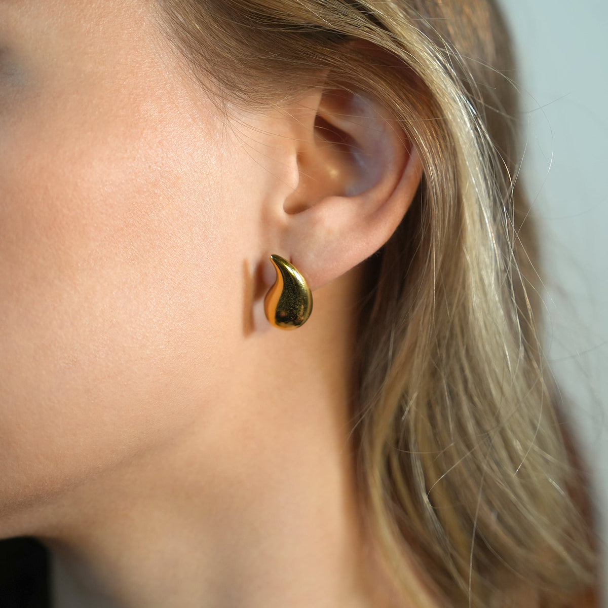 ANNIS : L'élégance dans chaque goutte – Boucles d'oreilles clous en forme de goutte