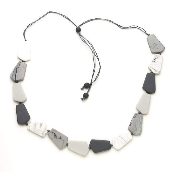 Collier Pentagone en Résine