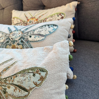 Housse de Coussin Lombaire en Lin Brodé Bourdon – Coussin Décoratif Bohème Chic et Ferme avec Pompons