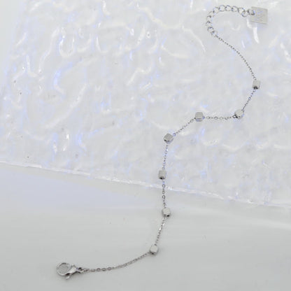 DARBY: Bracelet en argent perlé carré