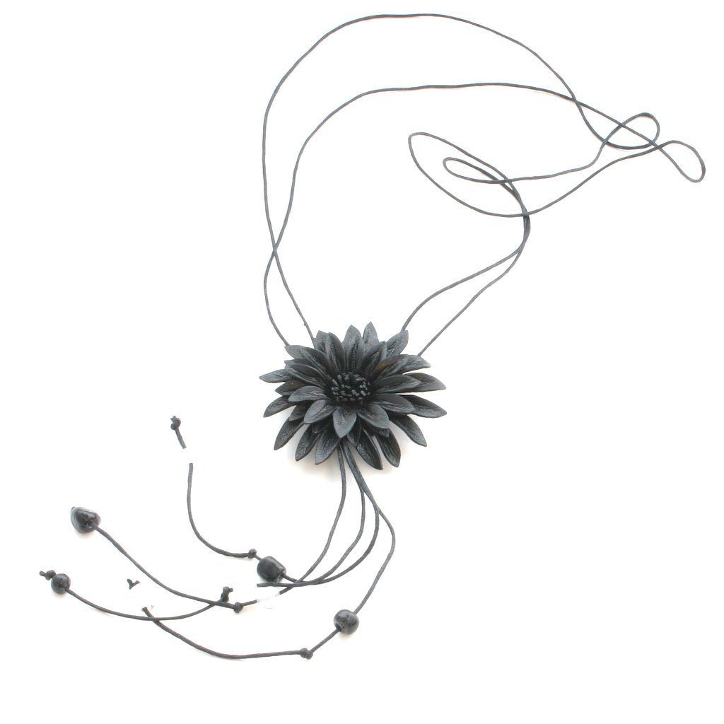 Collier fleur en cuir