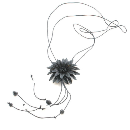 Collier fleur en cuir