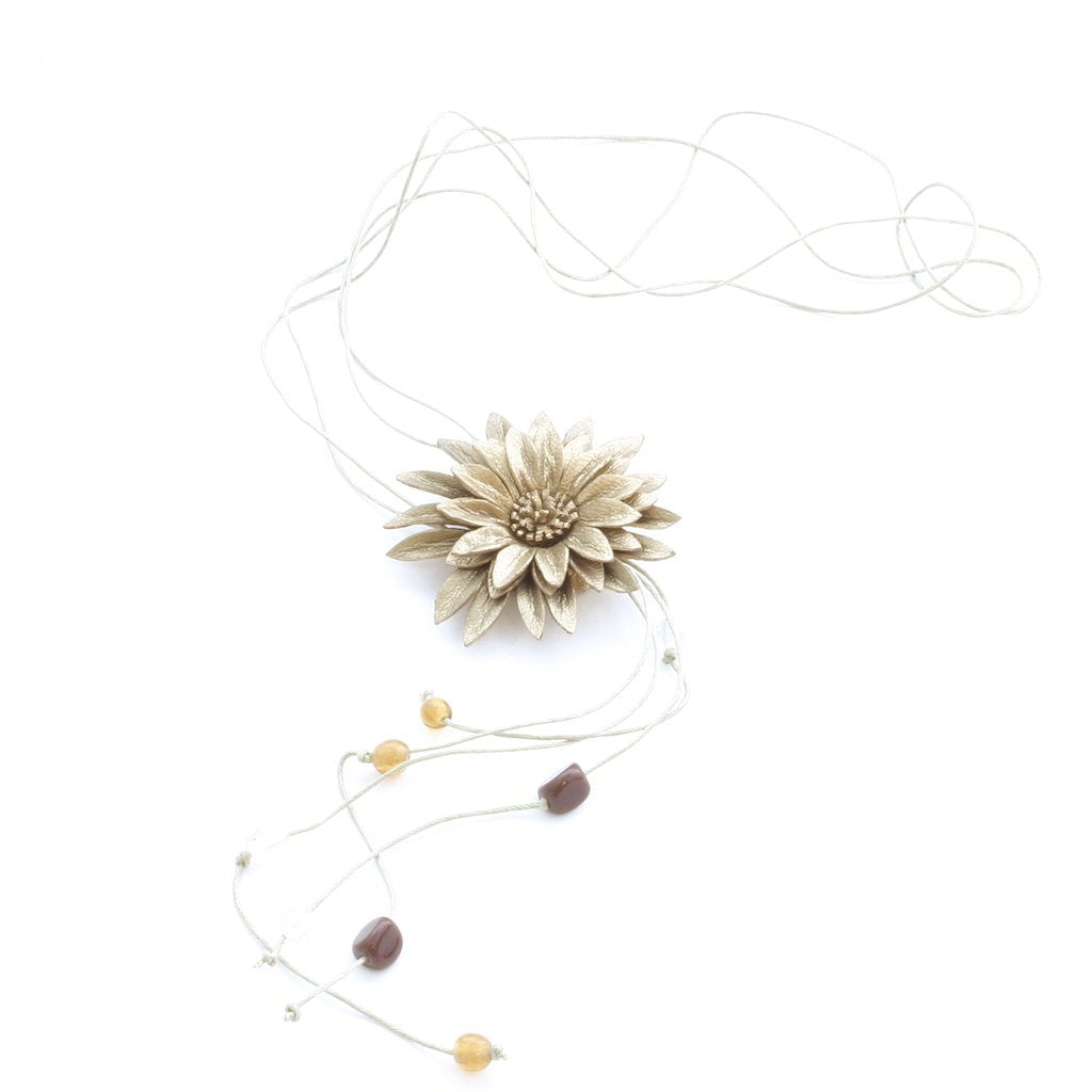 Collier fleur en cuir