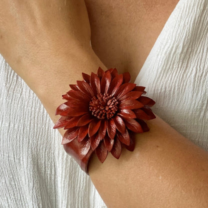 Manchette fleur en cuir