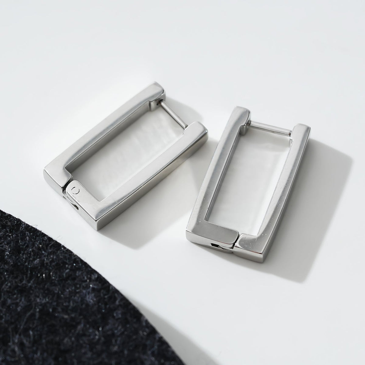 Modèle DELILAH : Mini créoles rectangulaires en argent