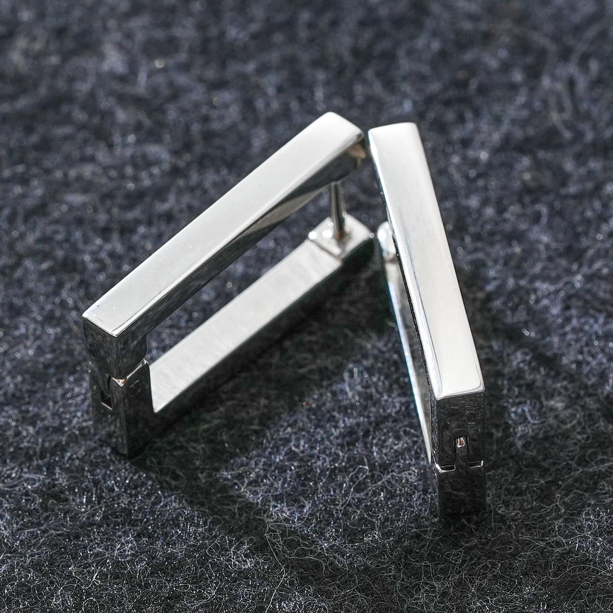 Modèle DELILAH : Mini créoles rectangulaires en argent