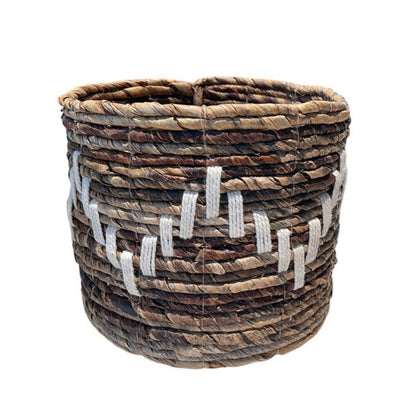 Panier jardinière zigzag en feuilles de bananier et macramé