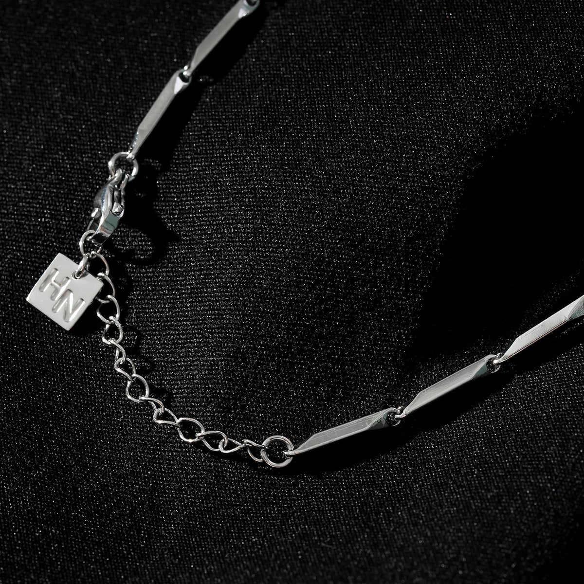 Style GUMIA Silver: Minimalist Geometric Shaped Beaded Chain Necklace
