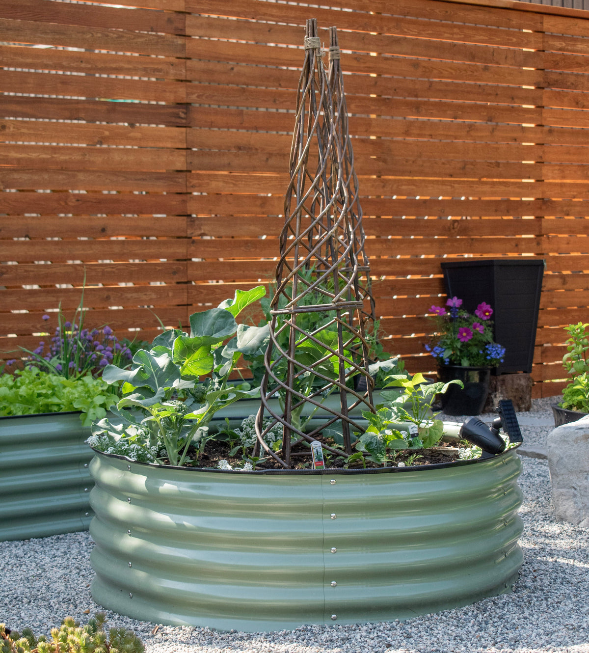 17" Tall Round Garden Bed Kit