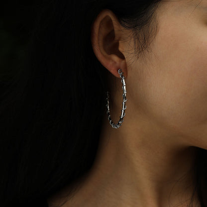 ELNA Silver Hoop Earrings with a Decorative Twist