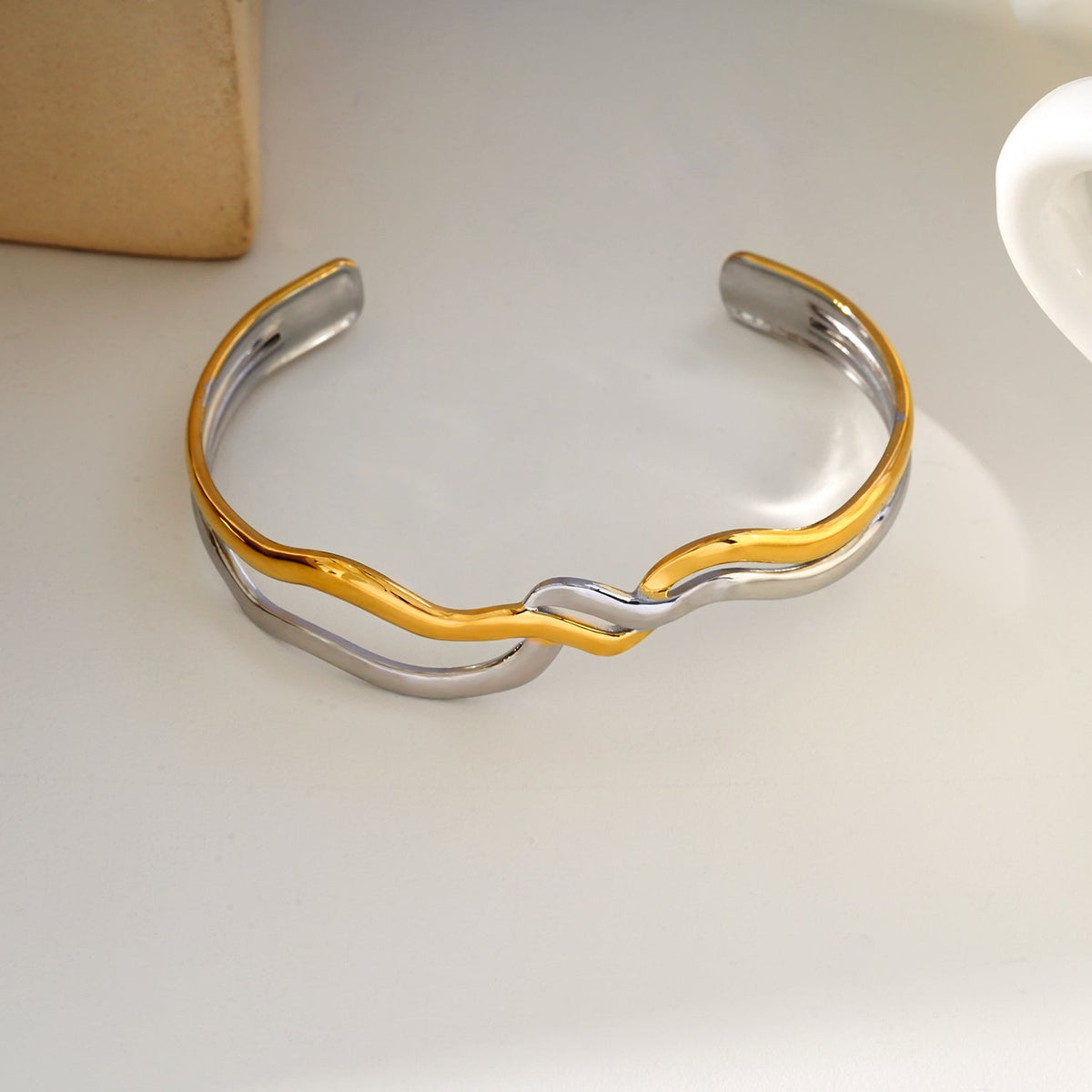 FREDRIKA : Bracelet chic géométrique abstrait en métaux mélangés